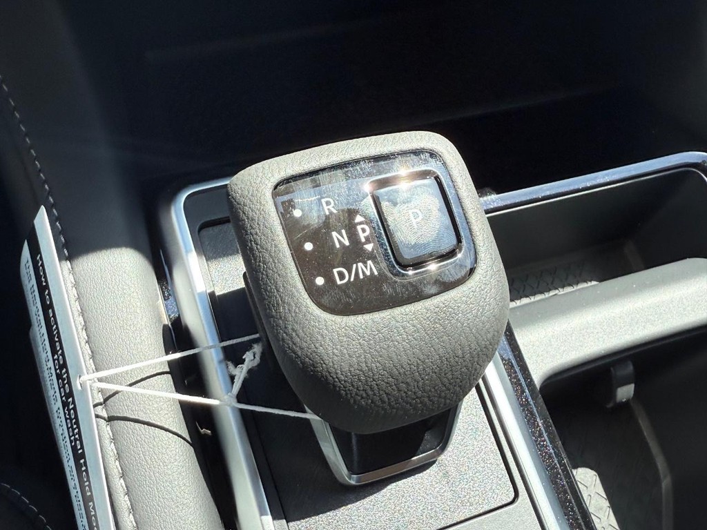 Nissan Pathfinder Vehicle Full-screen Gallery Image 11