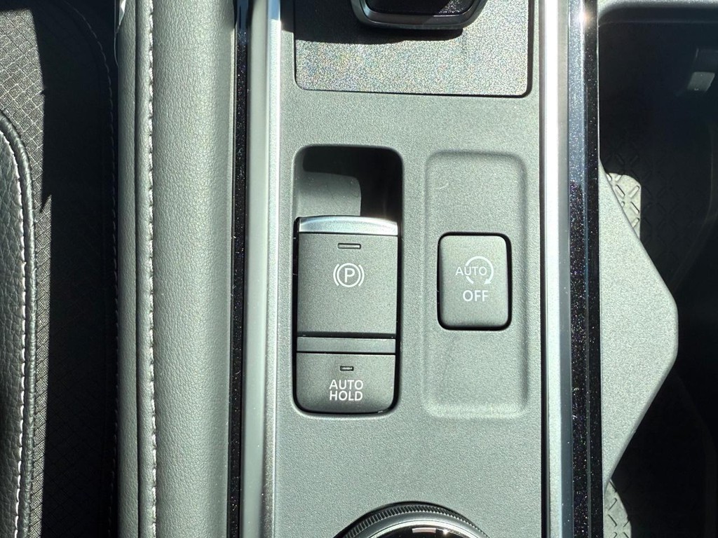 Nissan Pathfinder Vehicle Full-screen Gallery Image 12