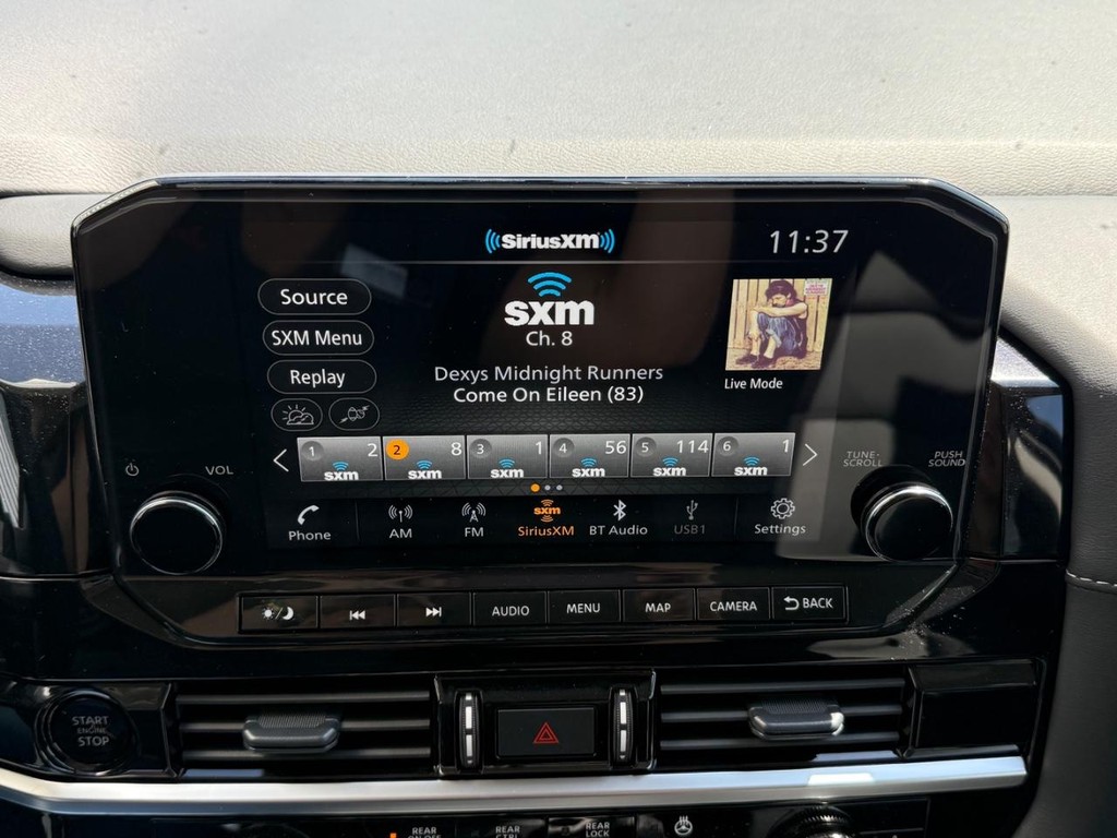 Nissan Pathfinder Vehicle Full-screen Gallery Image 13