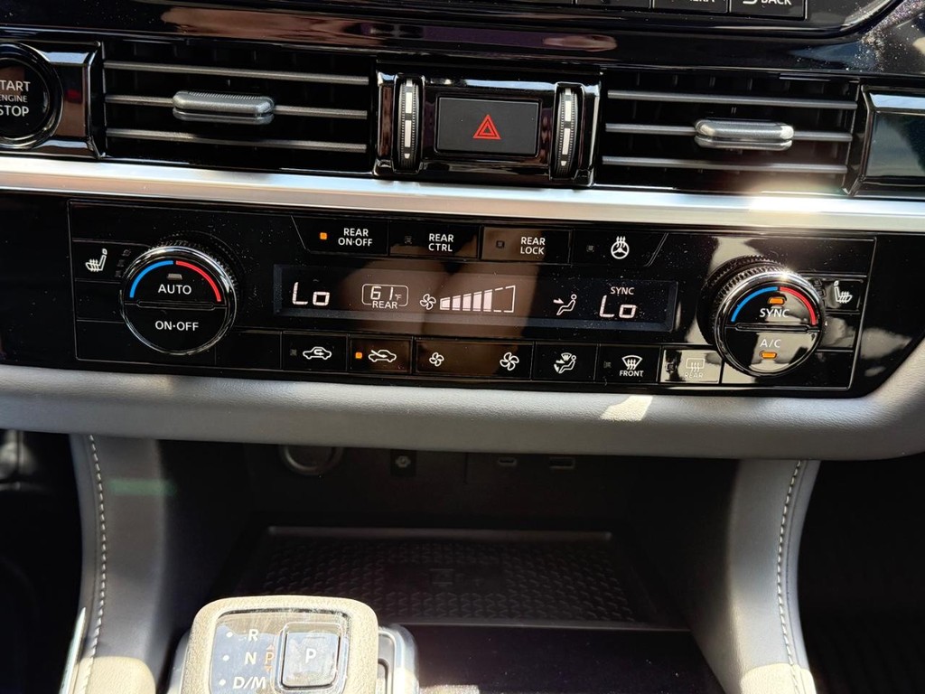 Nissan Pathfinder Vehicle Full-screen Gallery Image 14