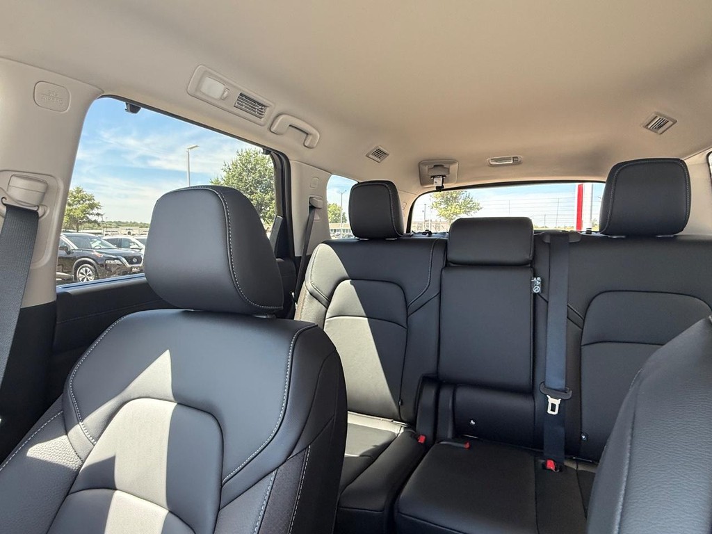 Nissan Pathfinder Vehicle Full-screen Gallery Image 15