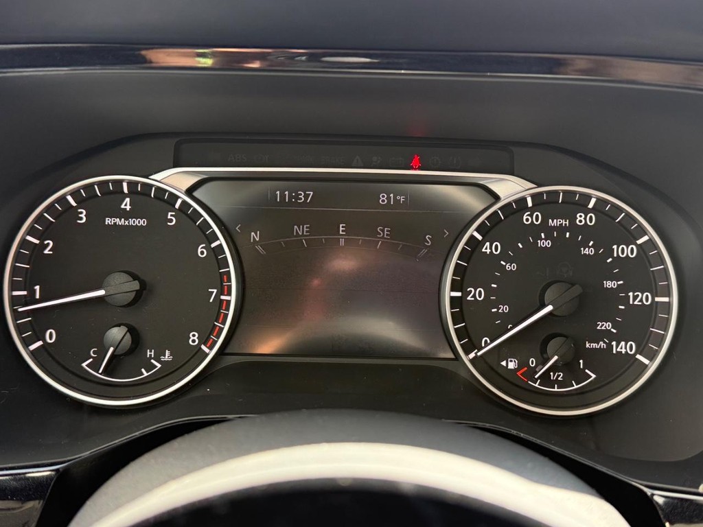 Nissan Pathfinder Vehicle Full-screen Gallery Image 17