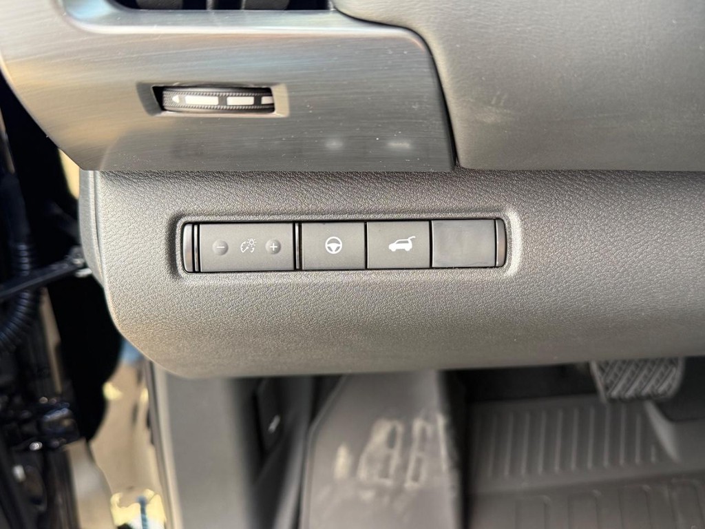 Nissan Pathfinder Vehicle Full-screen Gallery Image 19