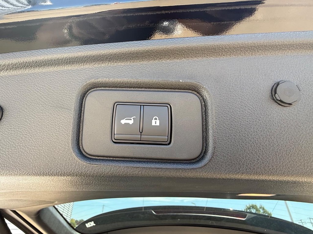 Nissan Pathfinder Vehicle Full-screen Gallery Image 25