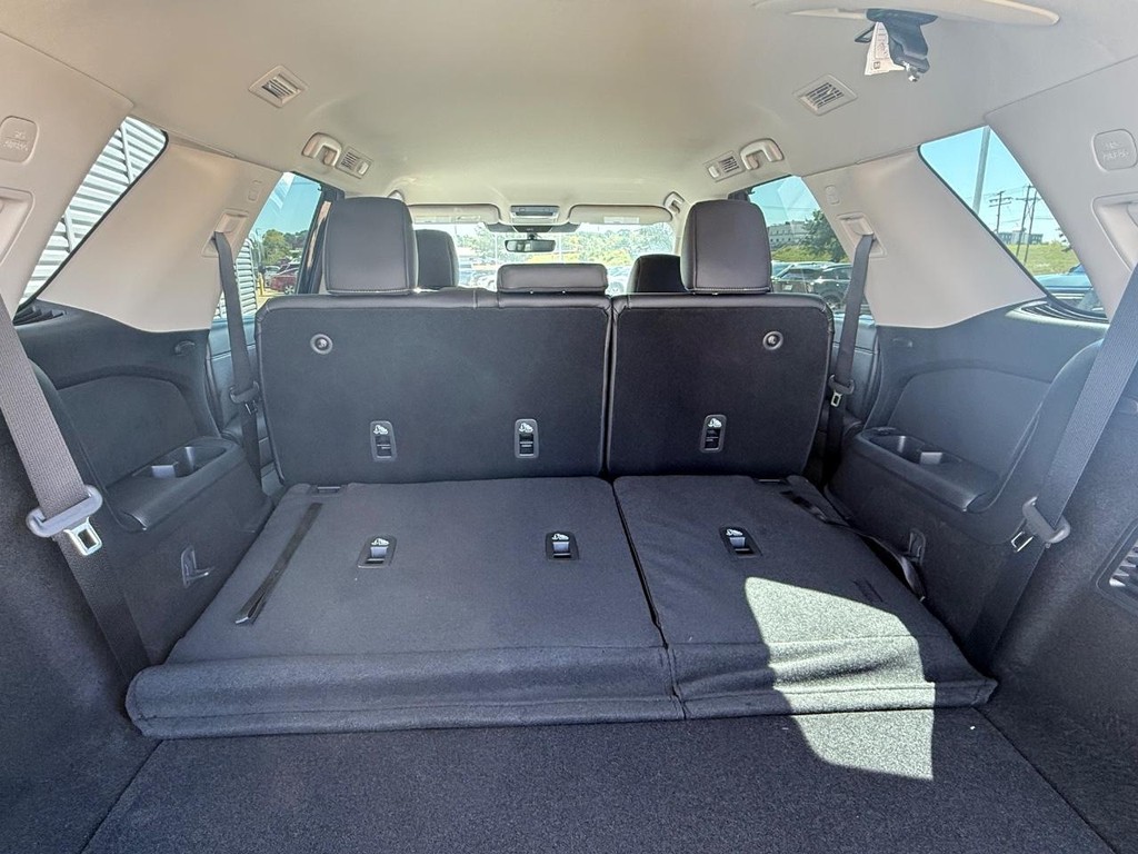 Nissan Pathfinder Vehicle Full-screen Gallery Image 26