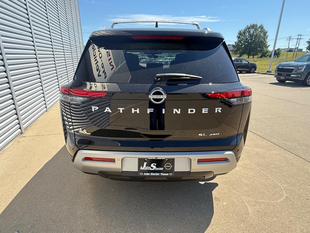 Nissan Pathfinder Vehicle Full-screen Gallery Image 28