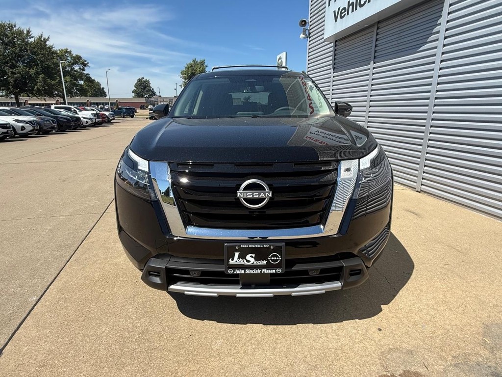 Nissan Pathfinder Vehicle Full-screen Gallery Image 31