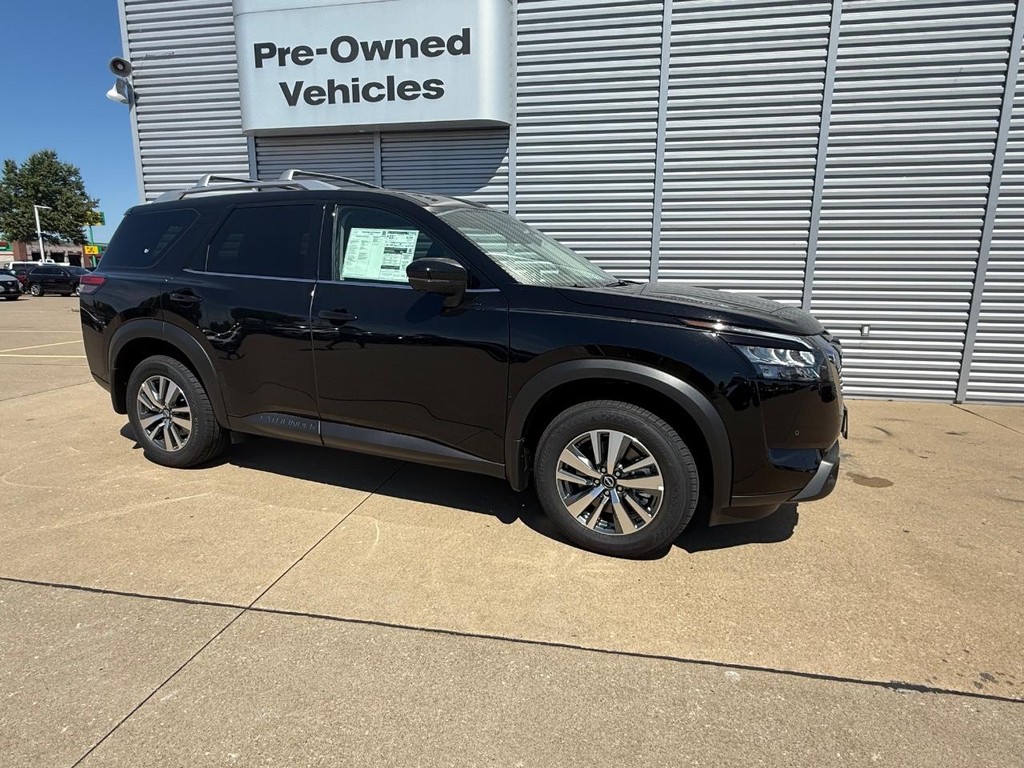 Nissan Pathfinder Vehicle Full-screen Gallery Image 32