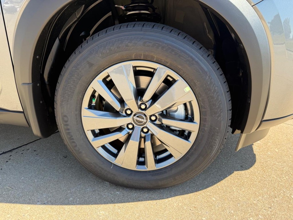 Nissan Pathfinder Vehicle Full-screen Gallery Image 04