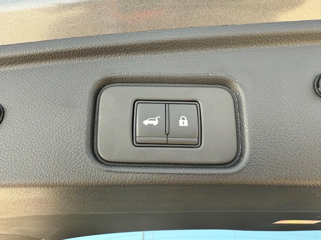 Nissan Pathfinder Vehicle Full-screen Gallery Image 07