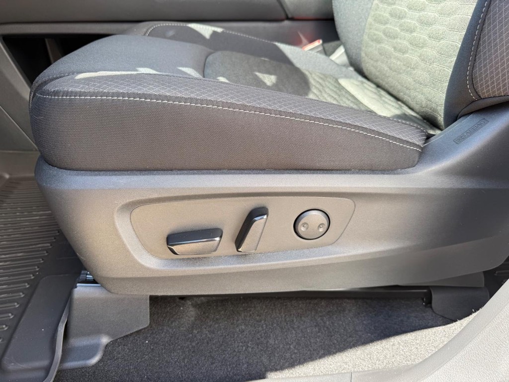 Nissan Pathfinder Vehicle Full-screen Gallery Image 13