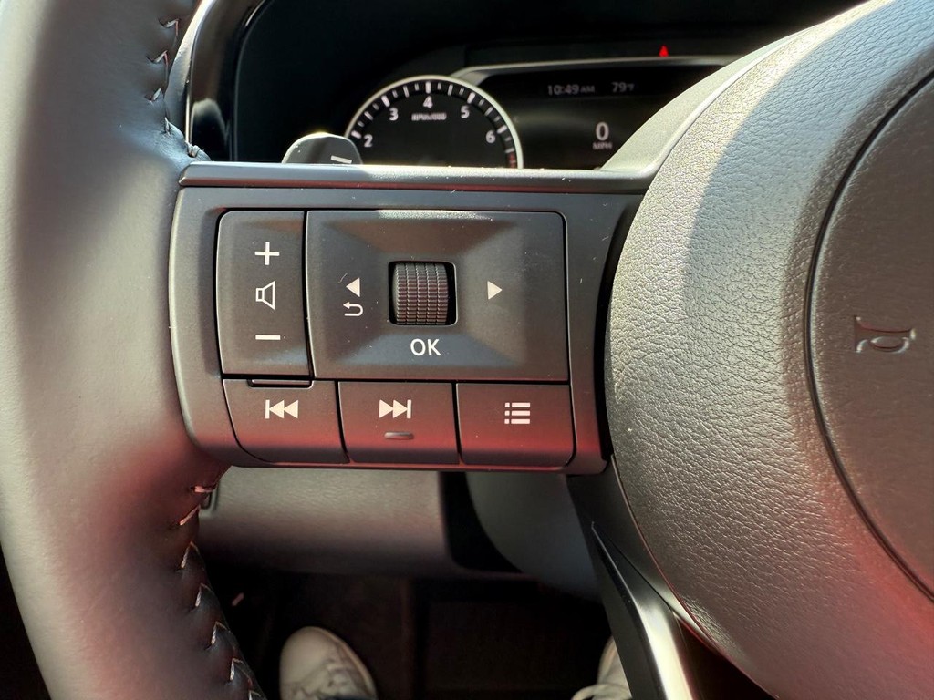 Nissan Pathfinder Vehicle Full-screen Gallery Image 18