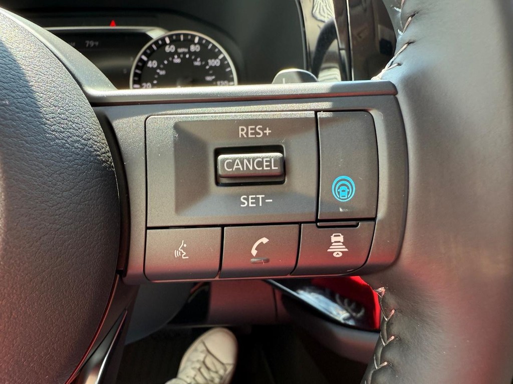 Nissan Pathfinder Vehicle Full-screen Gallery Image 19