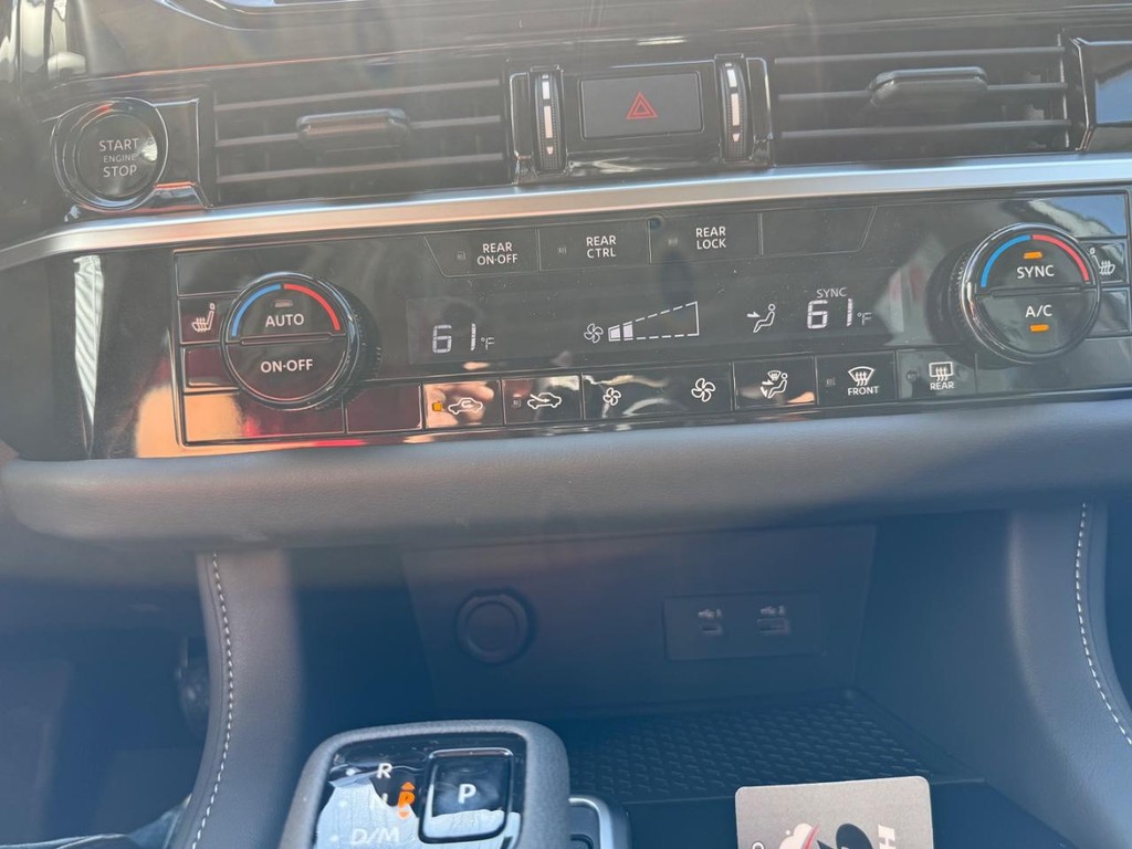 Nissan Pathfinder Vehicle Full-screen Gallery Image 22