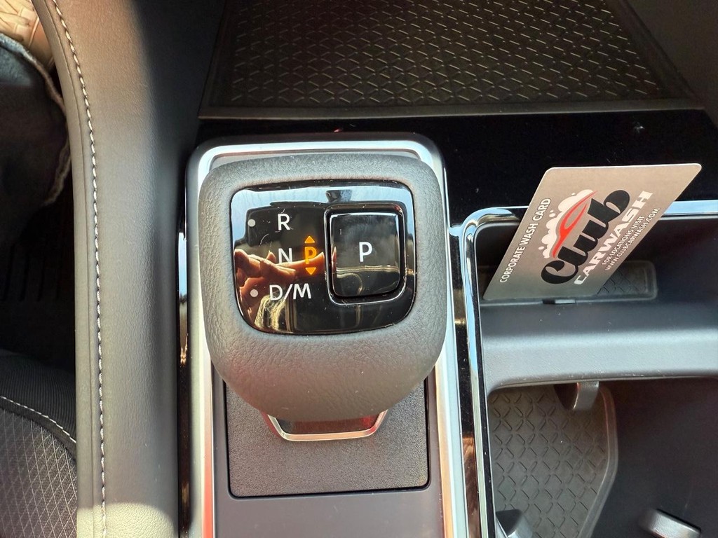 Nissan Pathfinder Vehicle Full-screen Gallery Image 23