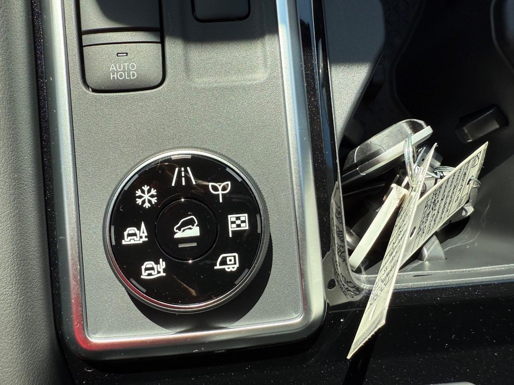 Nissan Pathfinder Vehicle Full-screen Gallery Image 25