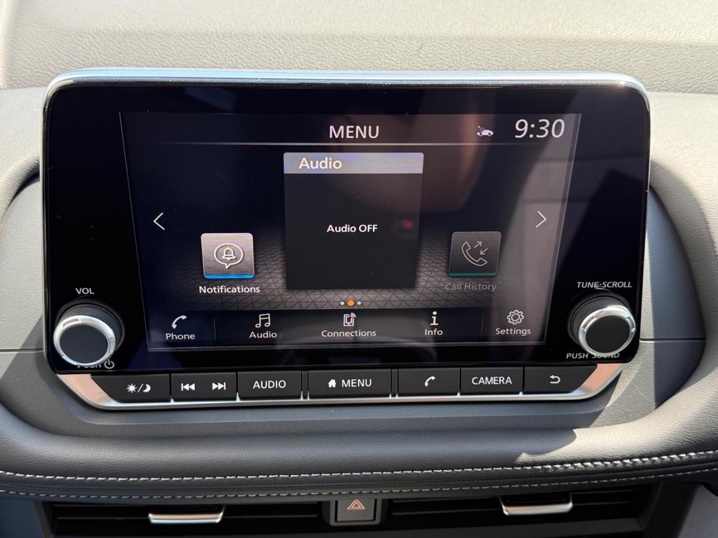 Nissan Rogue Vehicle Full-screen Gallery Image 08