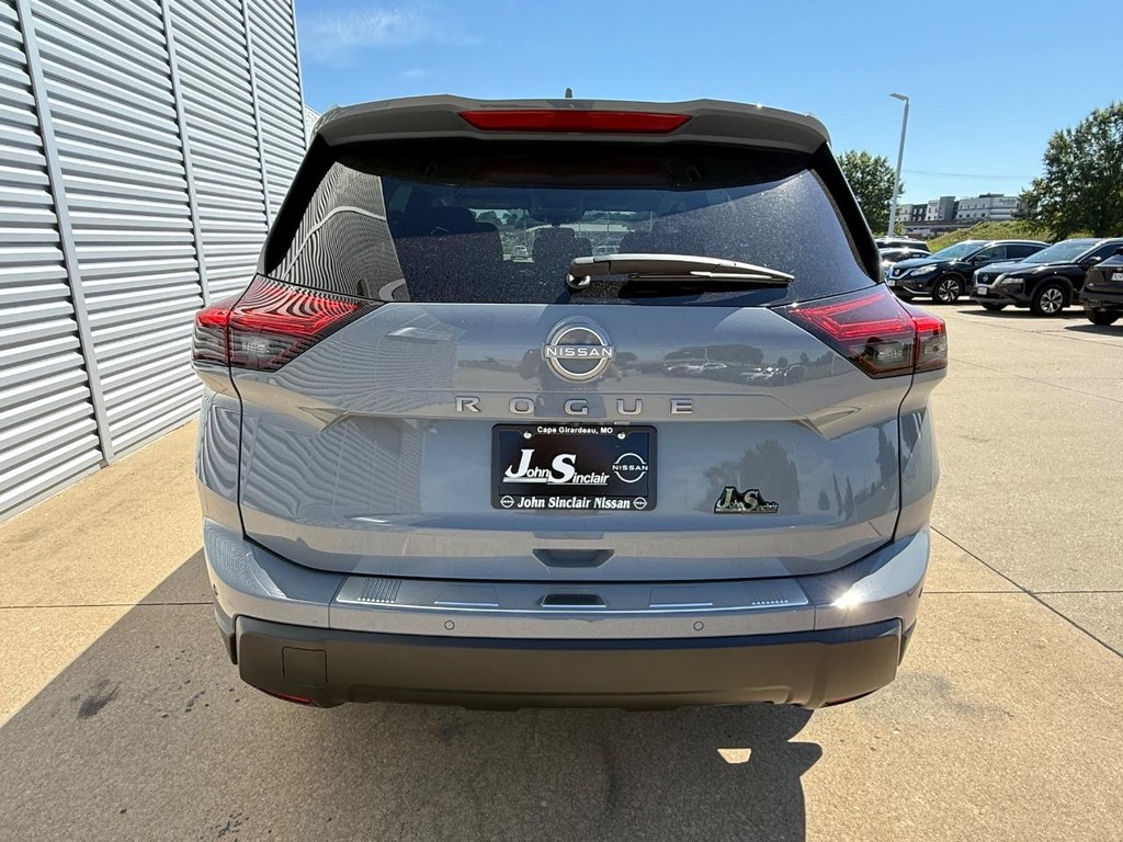 Nissan Rogue Vehicle Full-screen Gallery Image 20