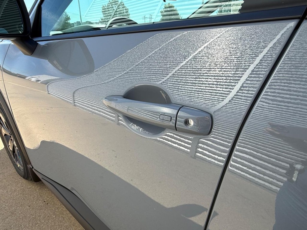 Nissan Rogue Vehicle Full-screen Gallery Image 21