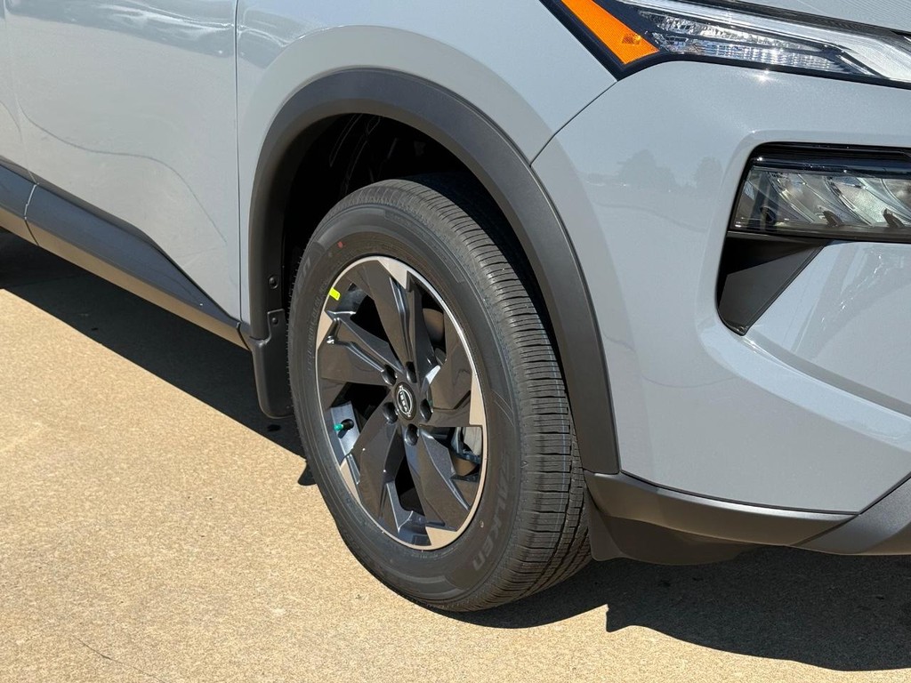 Nissan Rogue Vehicle Full-screen Gallery Image 22