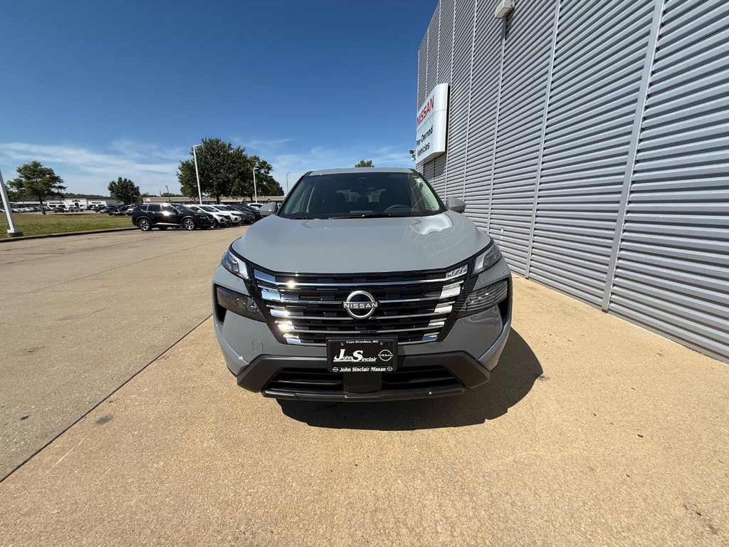 Nissan Rogue Vehicle Full-screen Gallery Image 23