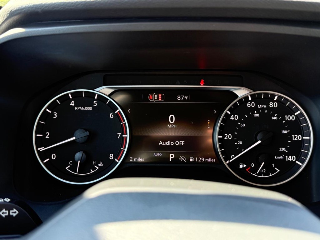 Nissan Rogue Vehicle Full-screen Gallery Image 12