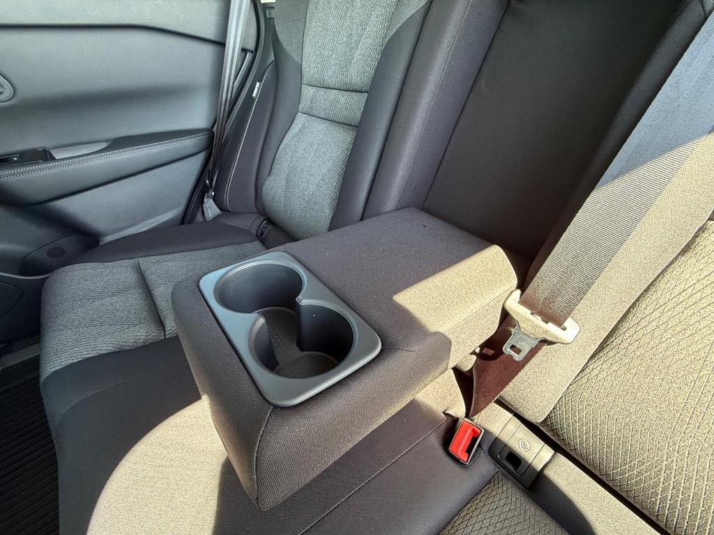 Nissan Rogue Vehicle Full-screen Gallery Image 20