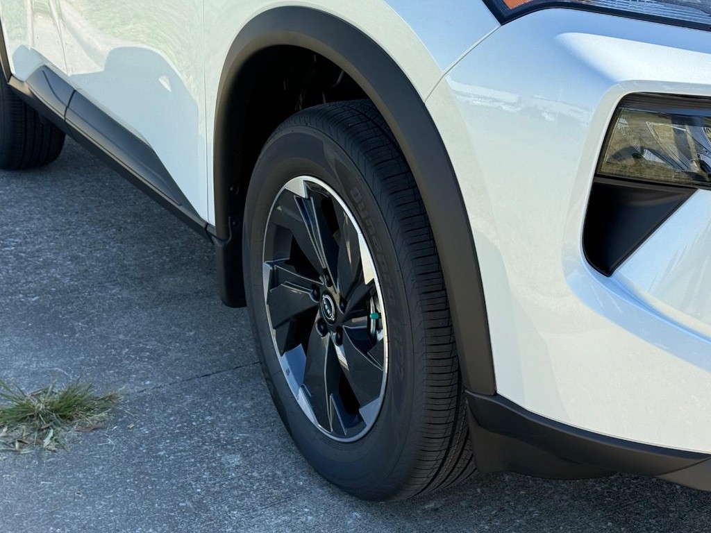 Nissan Rogue Vehicle Full-screen Gallery Image 26