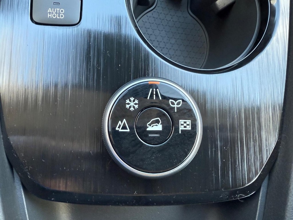 Nissan Rogue Vehicle Full-screen Gallery Image 05