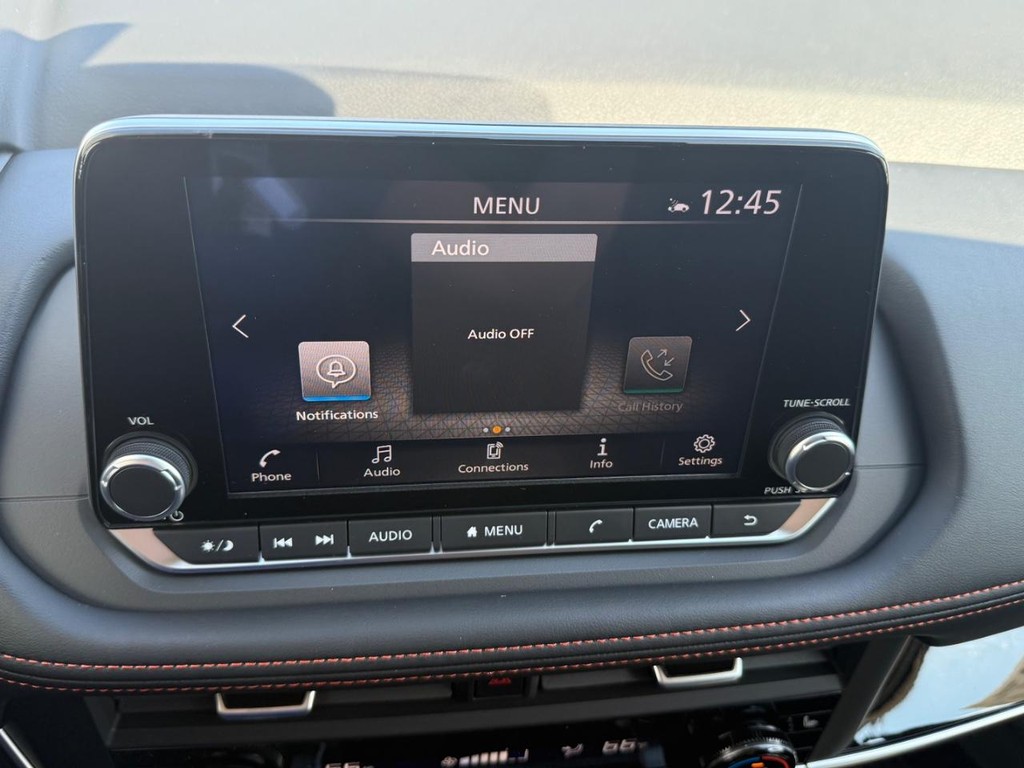 Nissan Rogue Vehicle Full-screen Gallery Image 10