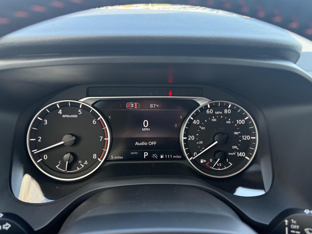 Nissan Rogue Vehicle Full-screen Gallery Image 11