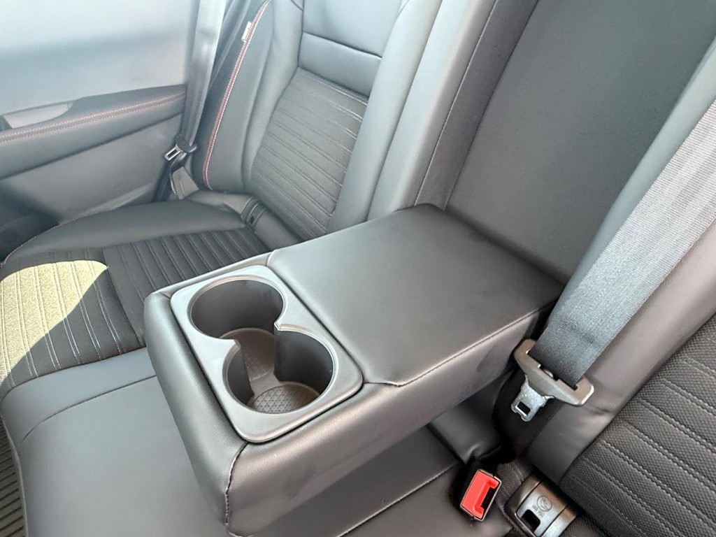 Nissan Rogue Vehicle Full-screen Gallery Image 18