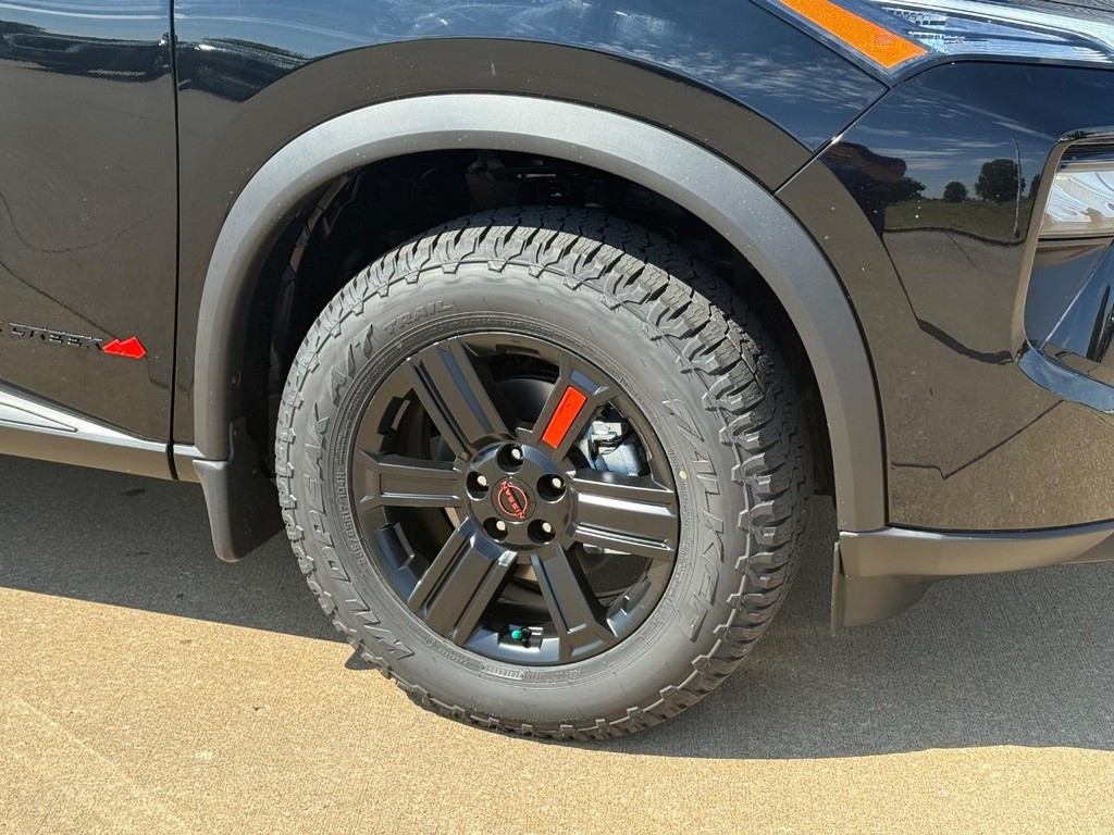 Nissan Rogue Vehicle Full-screen Gallery Image 22