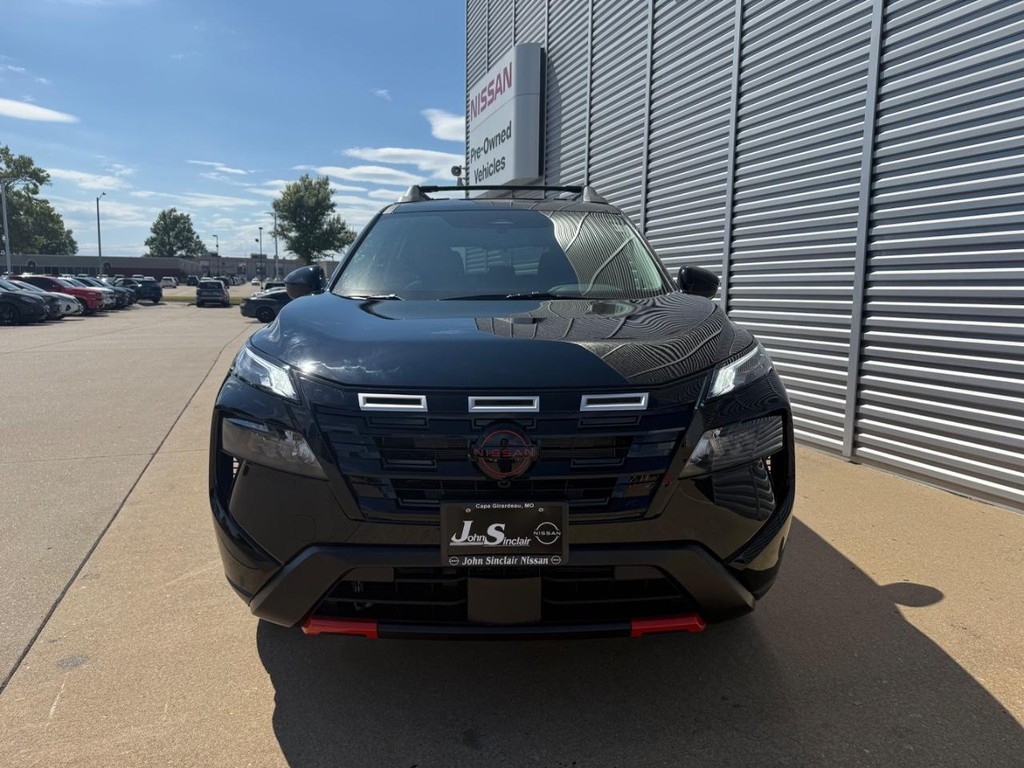 Nissan Rogue Vehicle Full-screen Gallery Image 23