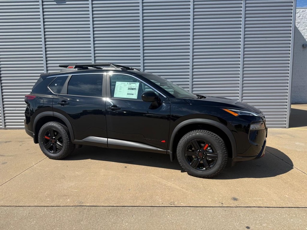 Nissan Rogue Vehicle Full-screen Gallery Image 24