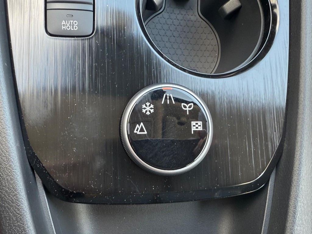 Nissan Rogue Vehicle Full-screen Gallery Image 06