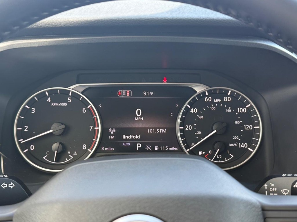 Nissan Rogue Vehicle Full-screen Gallery Image 11