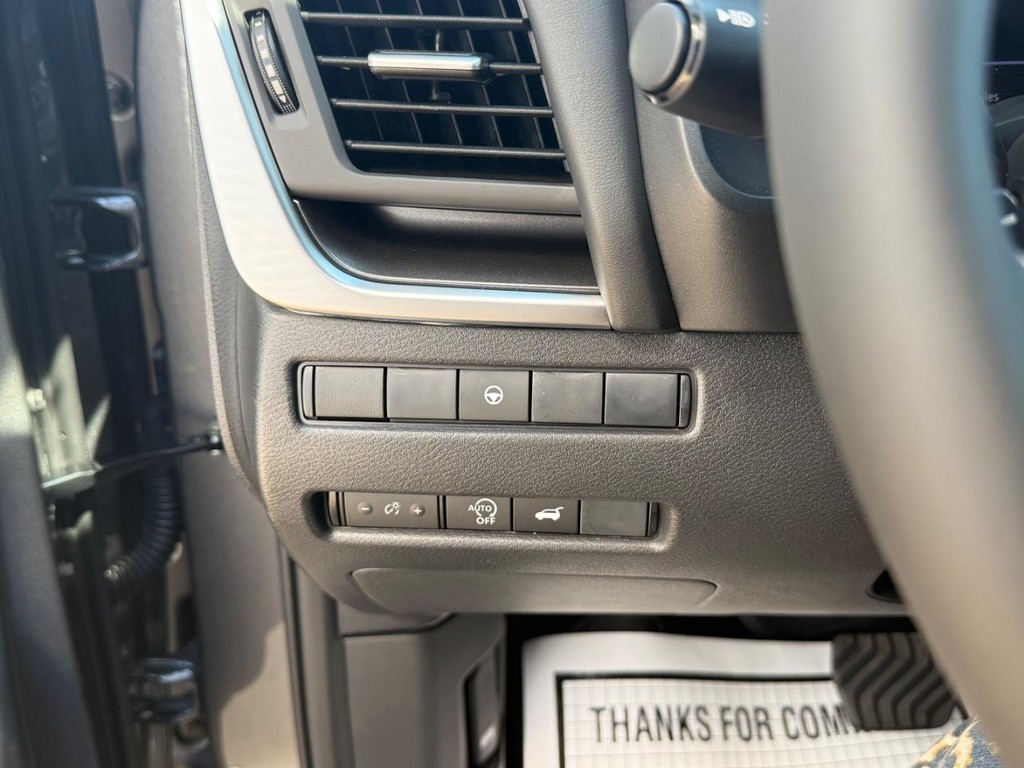 Nissan Rogue Vehicle Full-screen Gallery Image 13