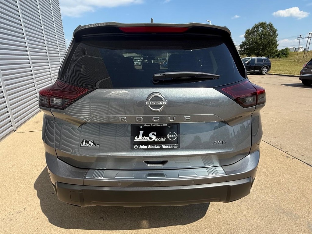 Nissan Rogue Vehicle Full-screen Gallery Image 23