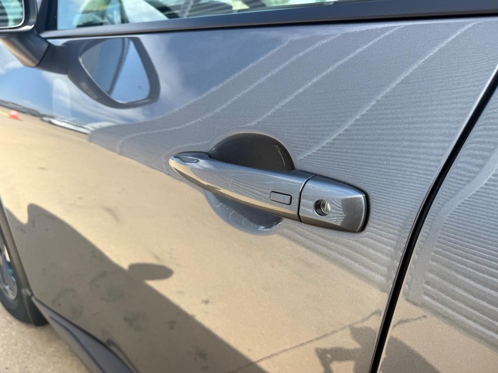 Nissan Rogue Vehicle Full-screen Gallery Image 24