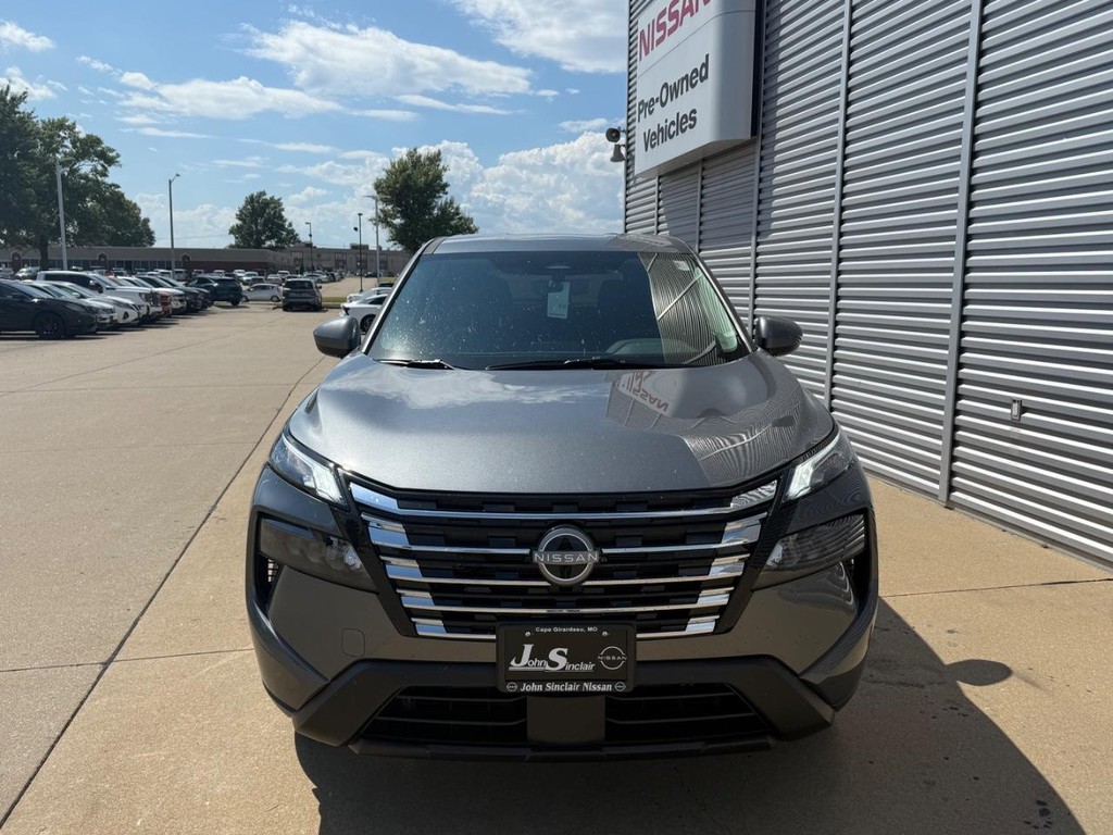 Nissan Rogue Vehicle Full-screen Gallery Image 26