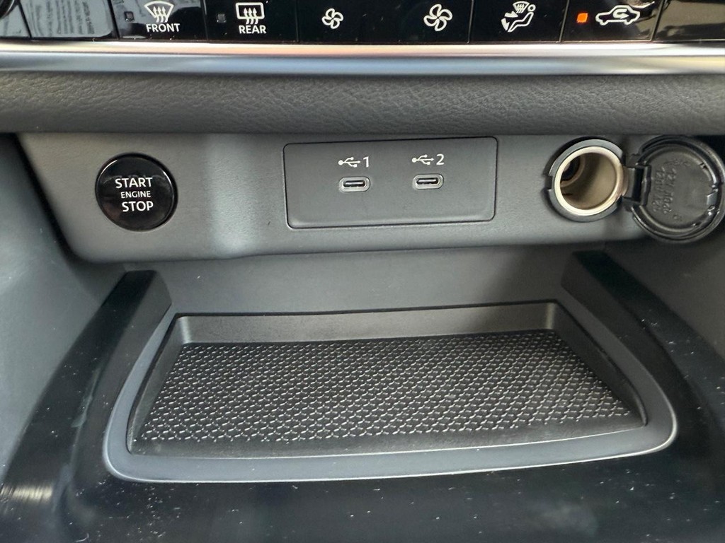 Nissan Rogue Vehicle Full-screen Gallery Image 05