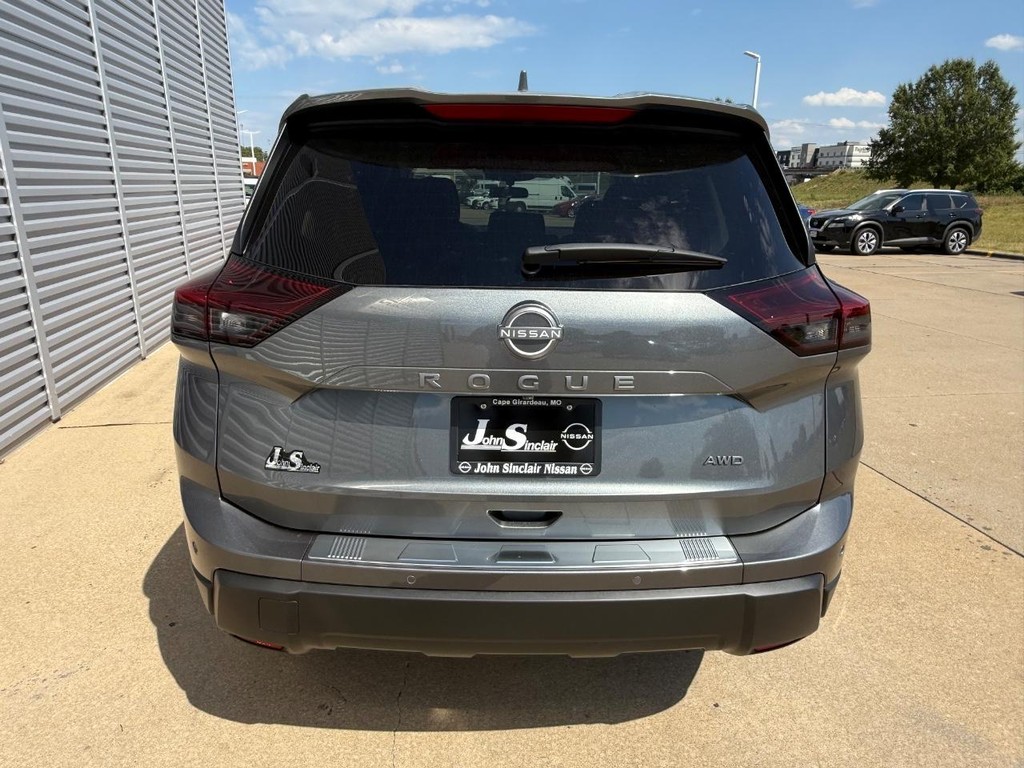 Nissan Rogue Vehicle Full-screen Gallery Image 19