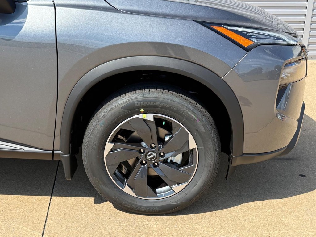 Nissan Rogue Vehicle Full-screen Gallery Image 20