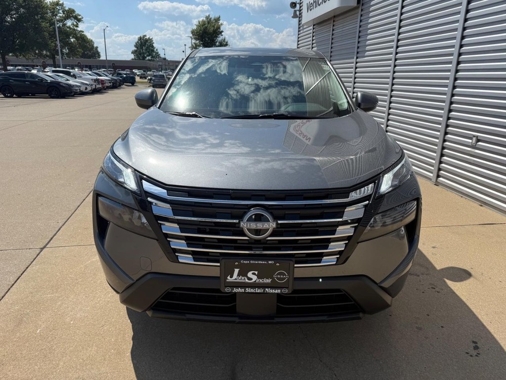 Nissan Rogue Vehicle Full-screen Gallery Image 21