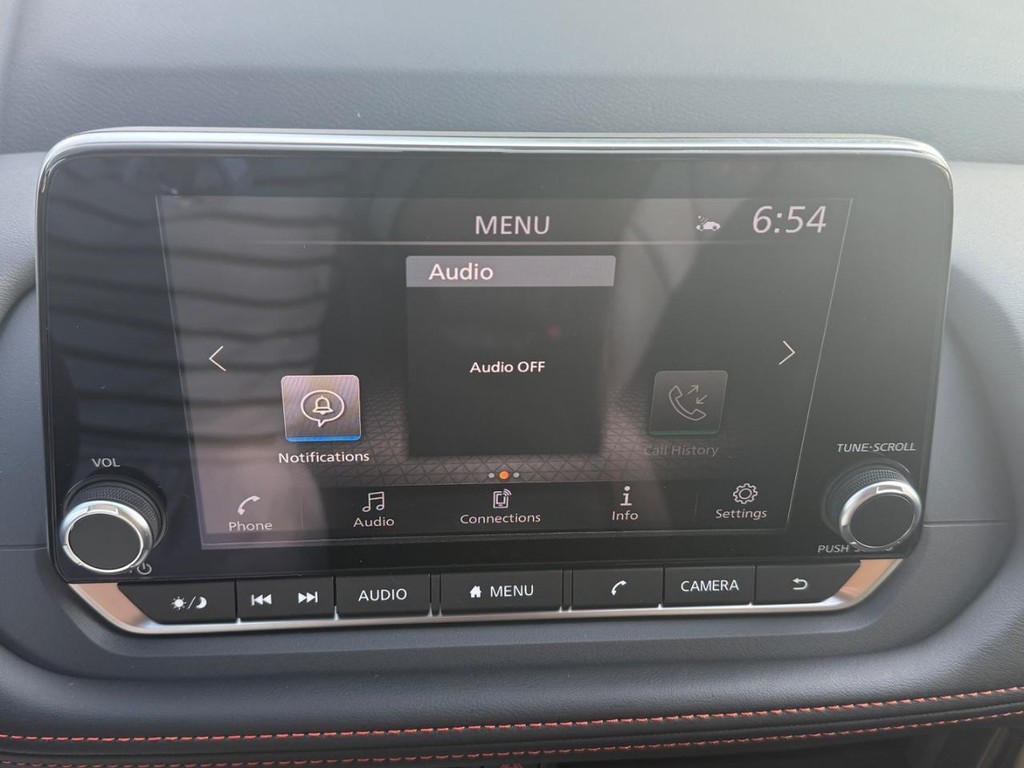 Nissan Rogue Vehicle Full-screen Gallery Image 08