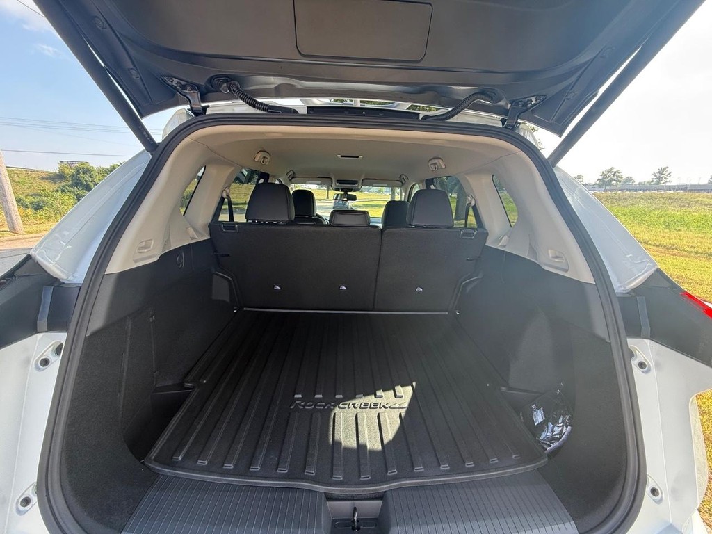 Nissan Rogue Vehicle Full-screen Gallery Image 20