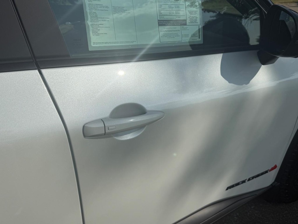 Nissan Rogue Vehicle Full-screen Gallery Image 22