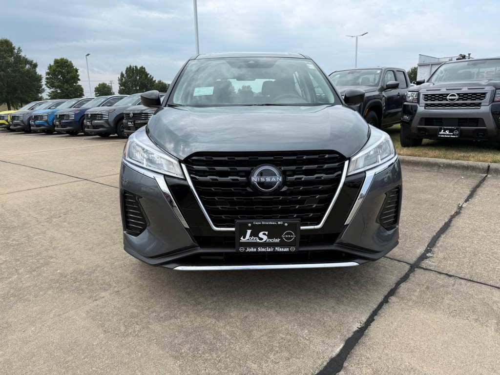 Nissan Kicks Play Vehicle Full-screen Gallery Image 02