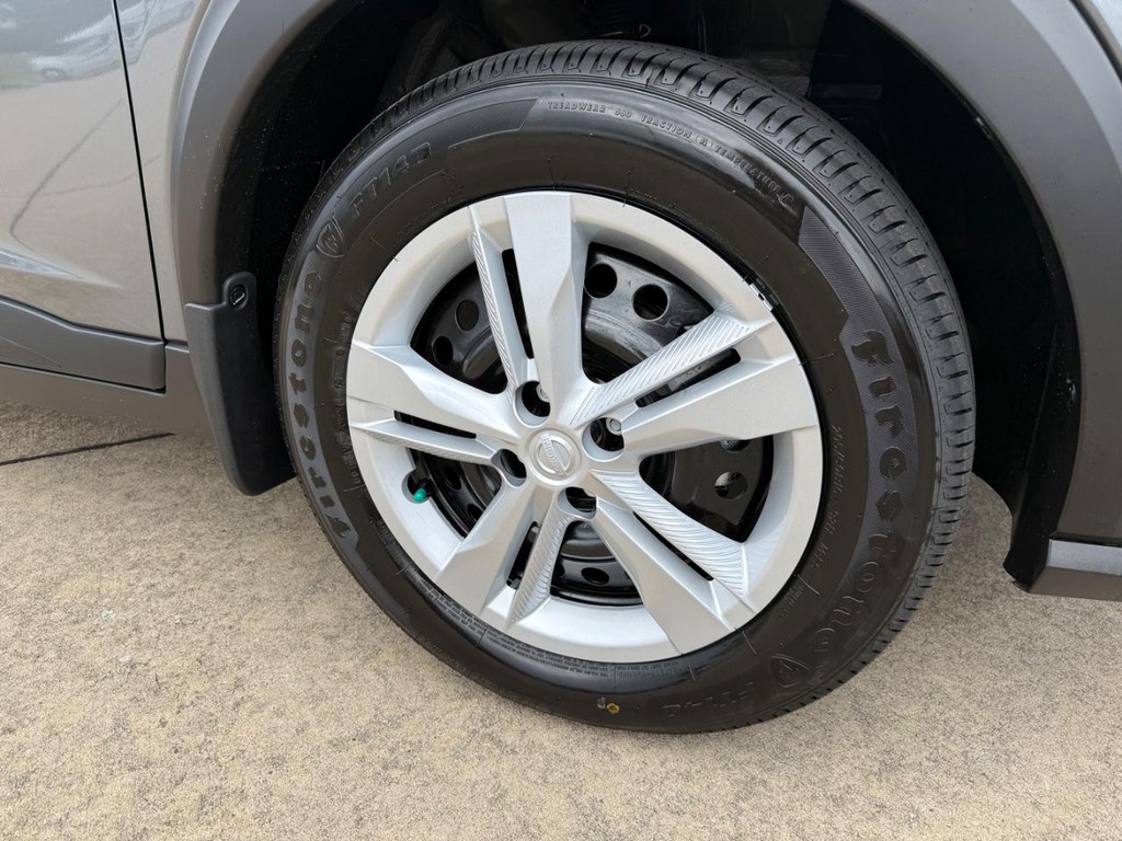 Nissan Kicks Play Vehicle Full-screen Gallery Image 04